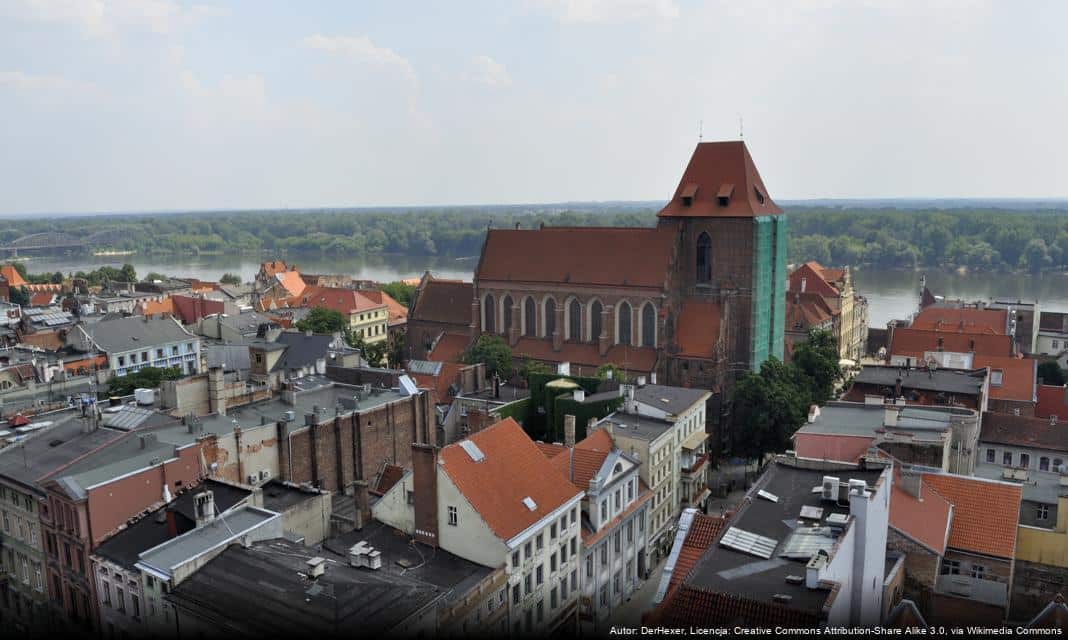 Wycieczka piesza „60 + z PTTK” po toruńskiej historii dworca kolejowego