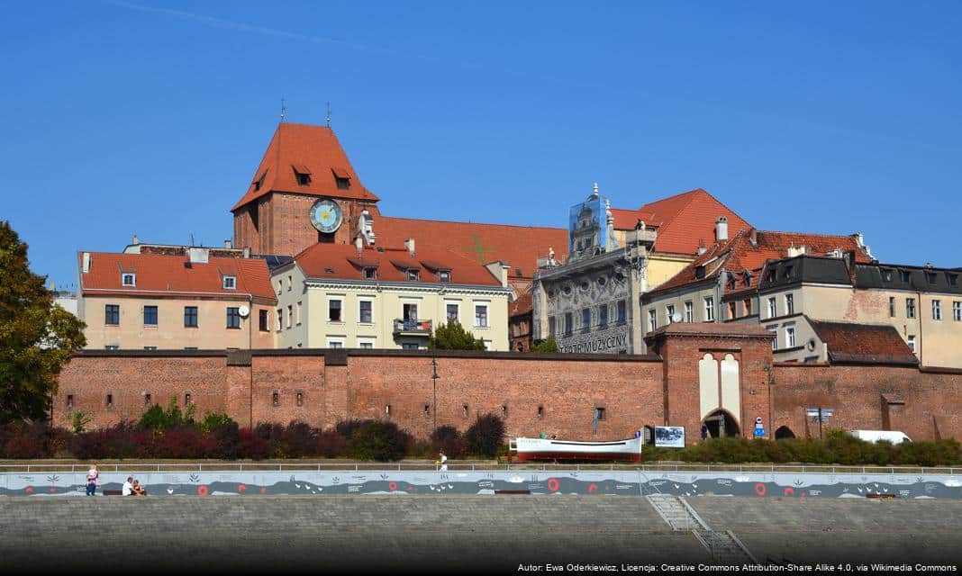 Wycieczka piesza dla seniorów w Toruniu na temat historii poczty cesarsko-pruskiej